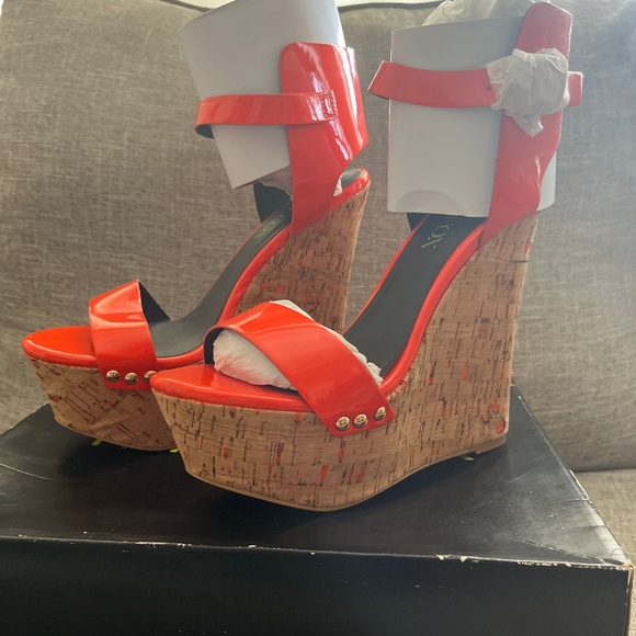 Wedge Sandles - Picture 1 of 4